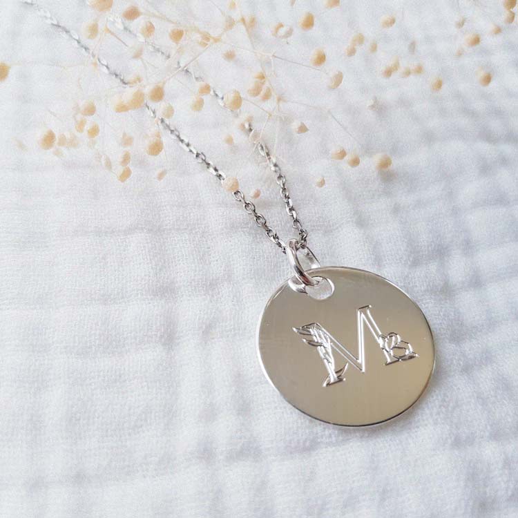 Collana medaglia personalizzata iniziale floreale 